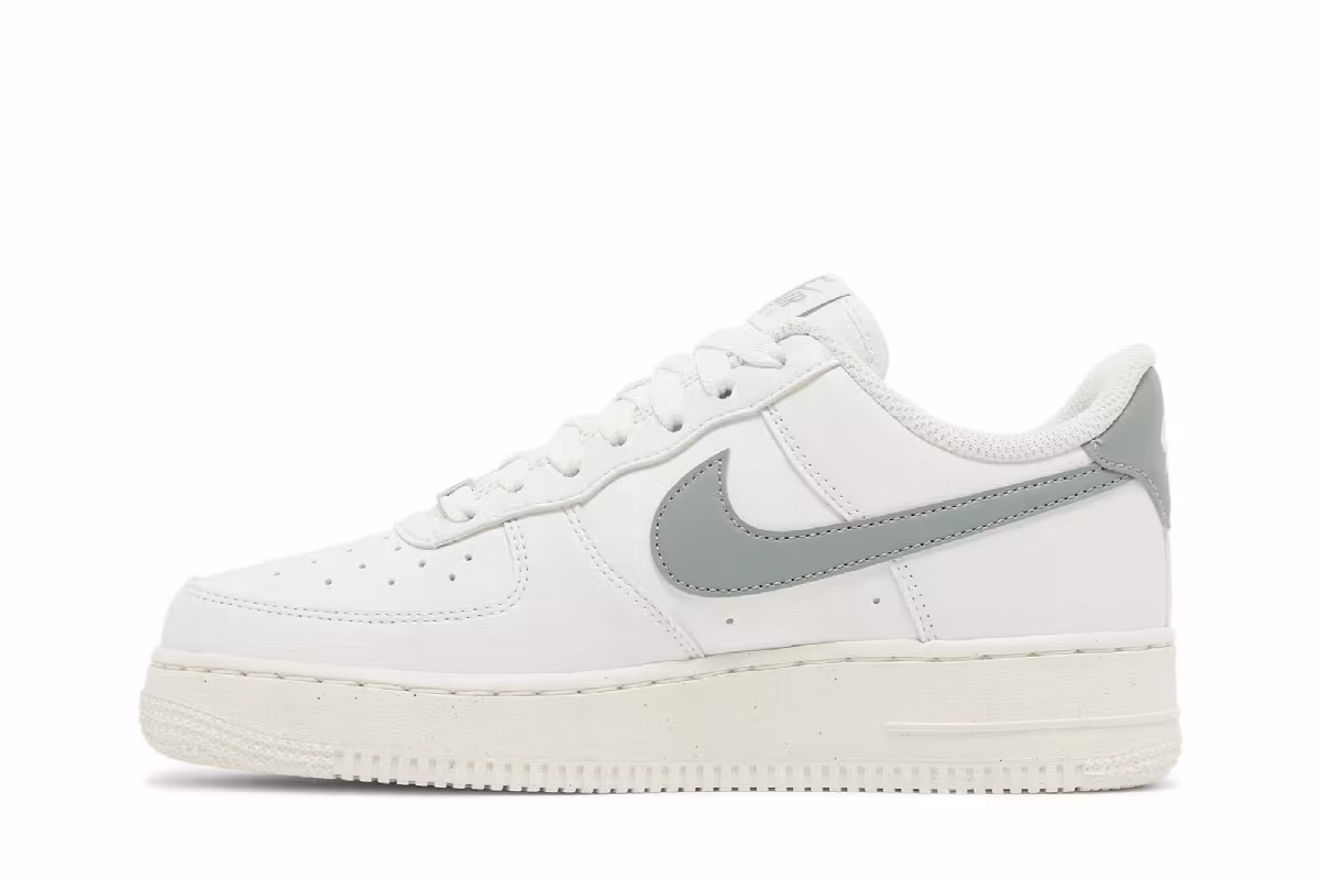 Nike Women's Air Force 1 White Mica Green, view 4