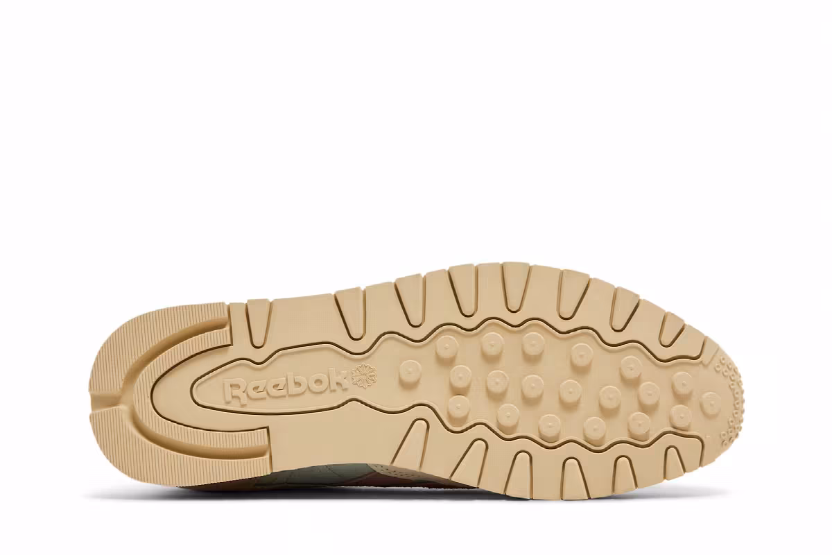 Smiley x Reebok Classic Leather 50th Anniversary, view 5