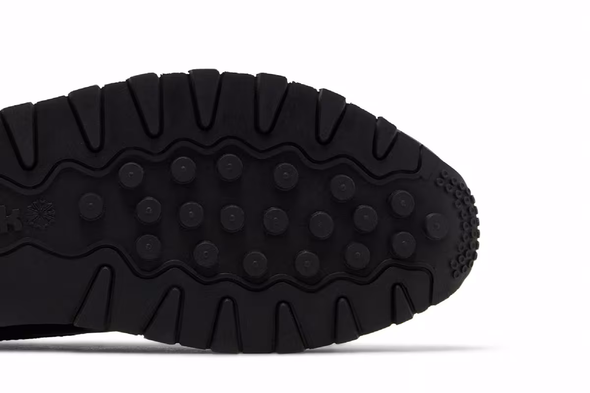 Reebok Classic Leather Big Kid Triple Black, view 6