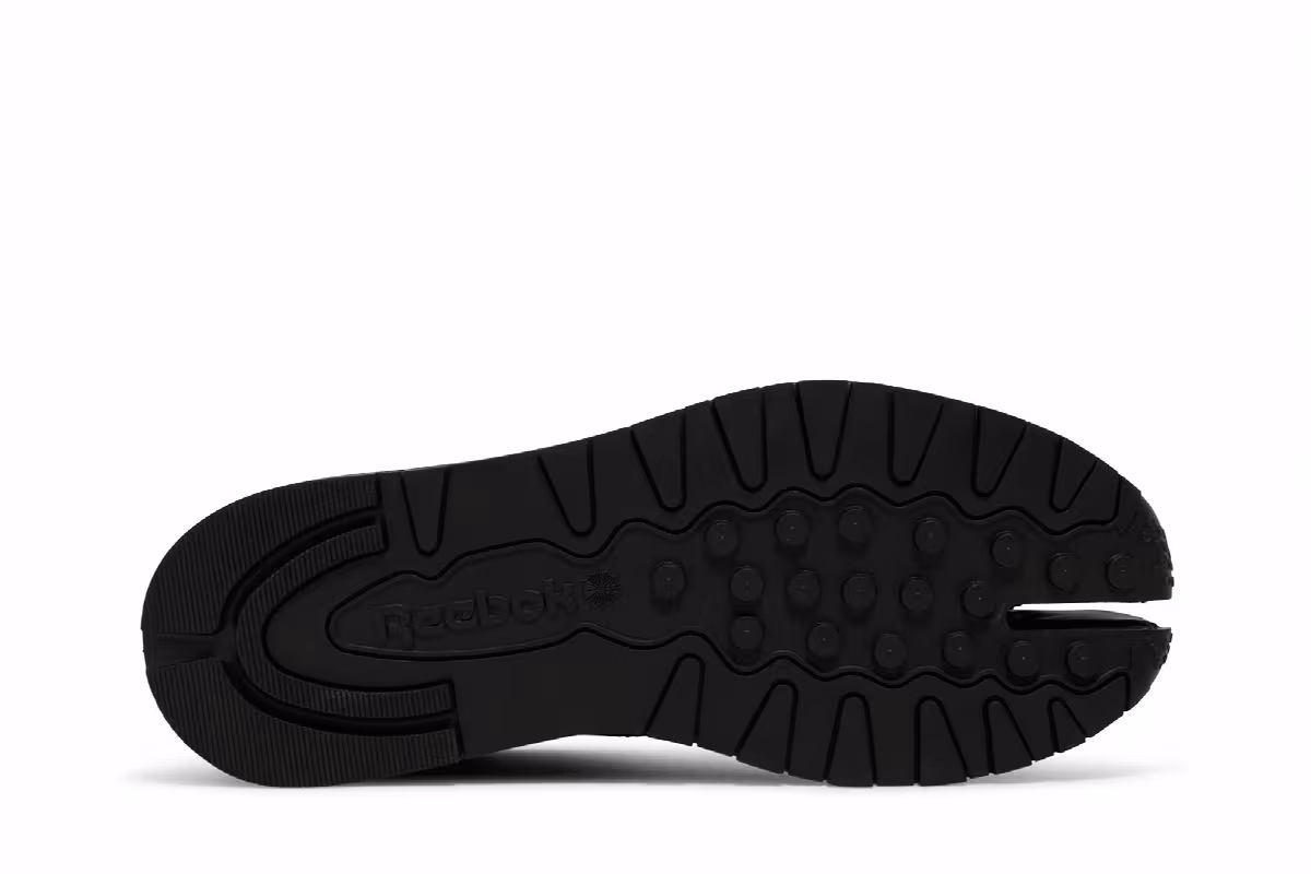 Maison Margiela x Reebok Classic Leather Tabi Black, view 5
