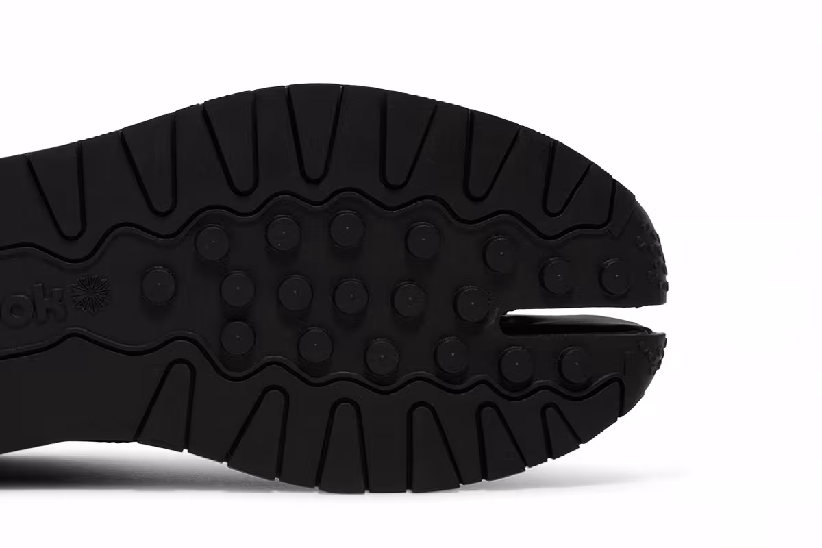 Maison Margiela x Reebok Classic Leather Tabi Black, view 6