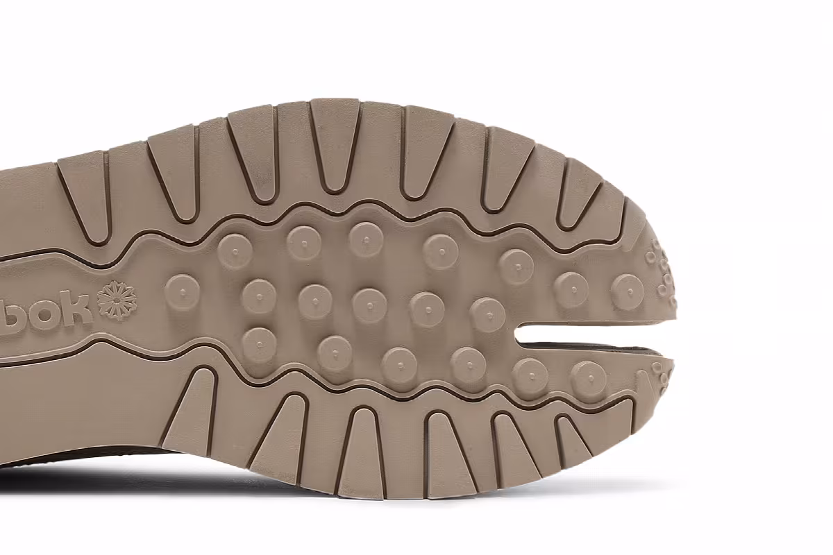 Maison Margiela x Reebok Classic Leather Tabi Natural, view 6