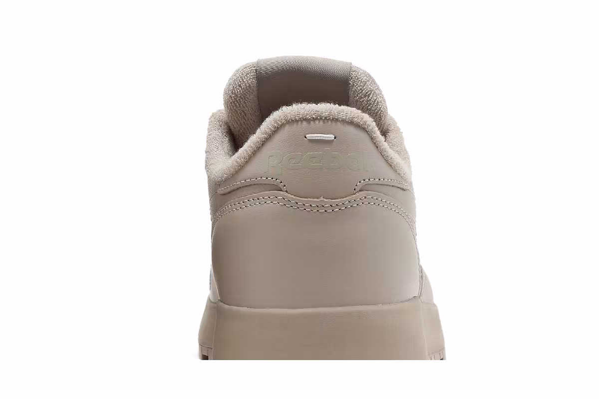 Maison Margiela x Reebok Classic Leather Tabi Natural, view 8