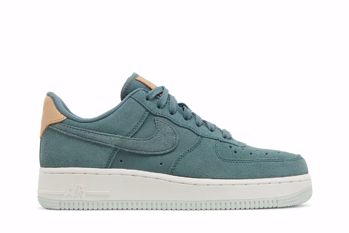 Nike Women's Air Force 1 Hasta, view 2