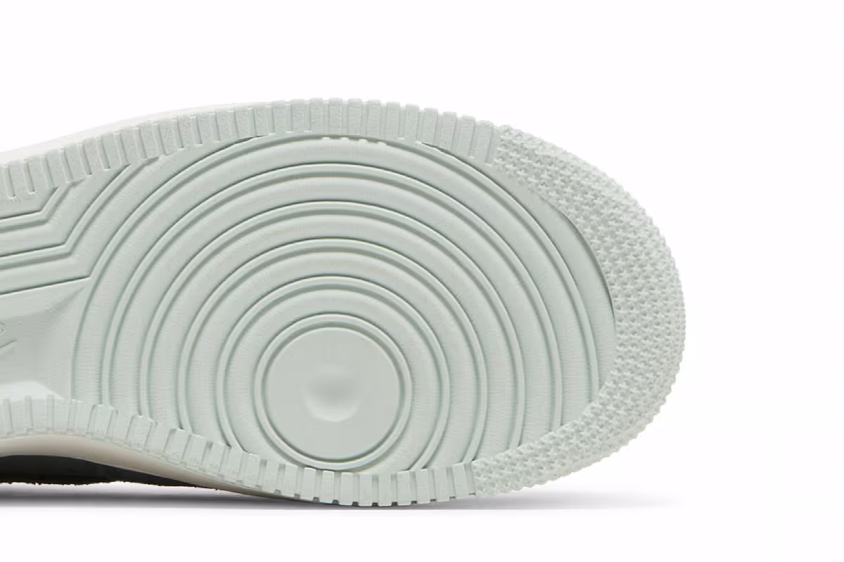 Nike Women's Air Force 1 Hasta, view 6