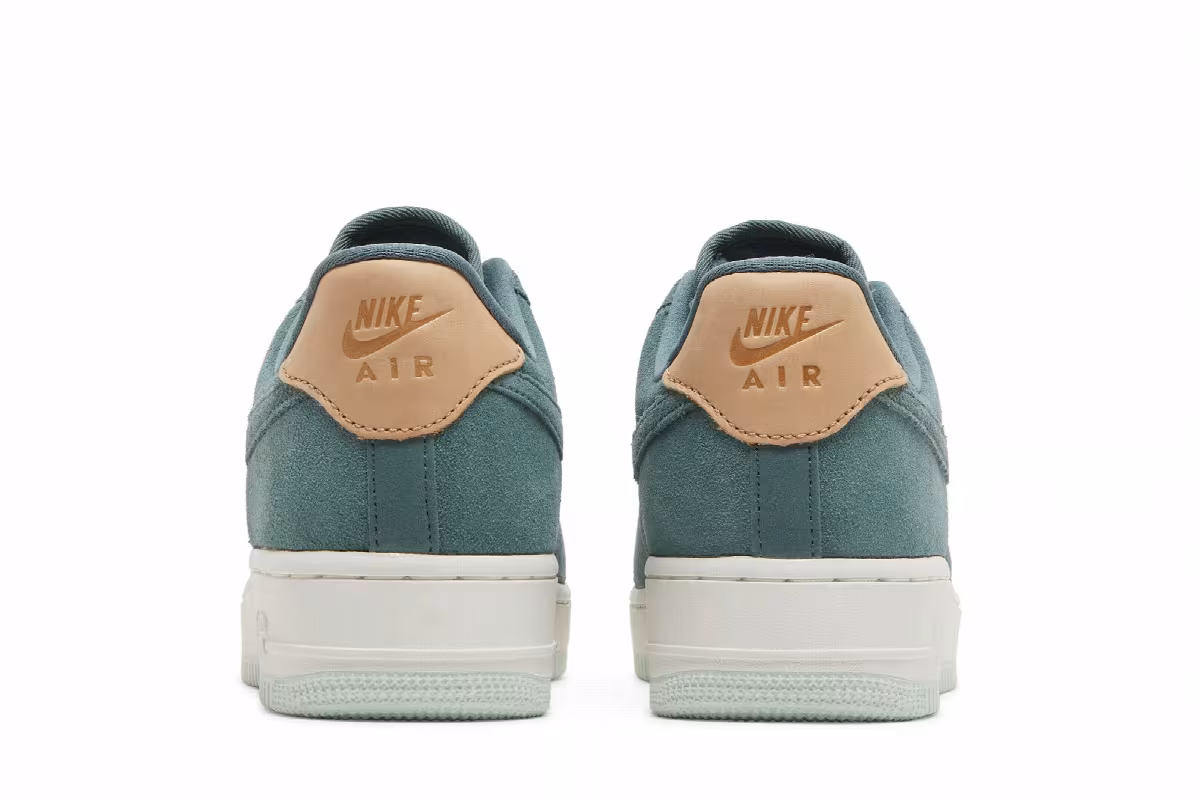 Nike Women's Air Force 1 Hasta, view 7
