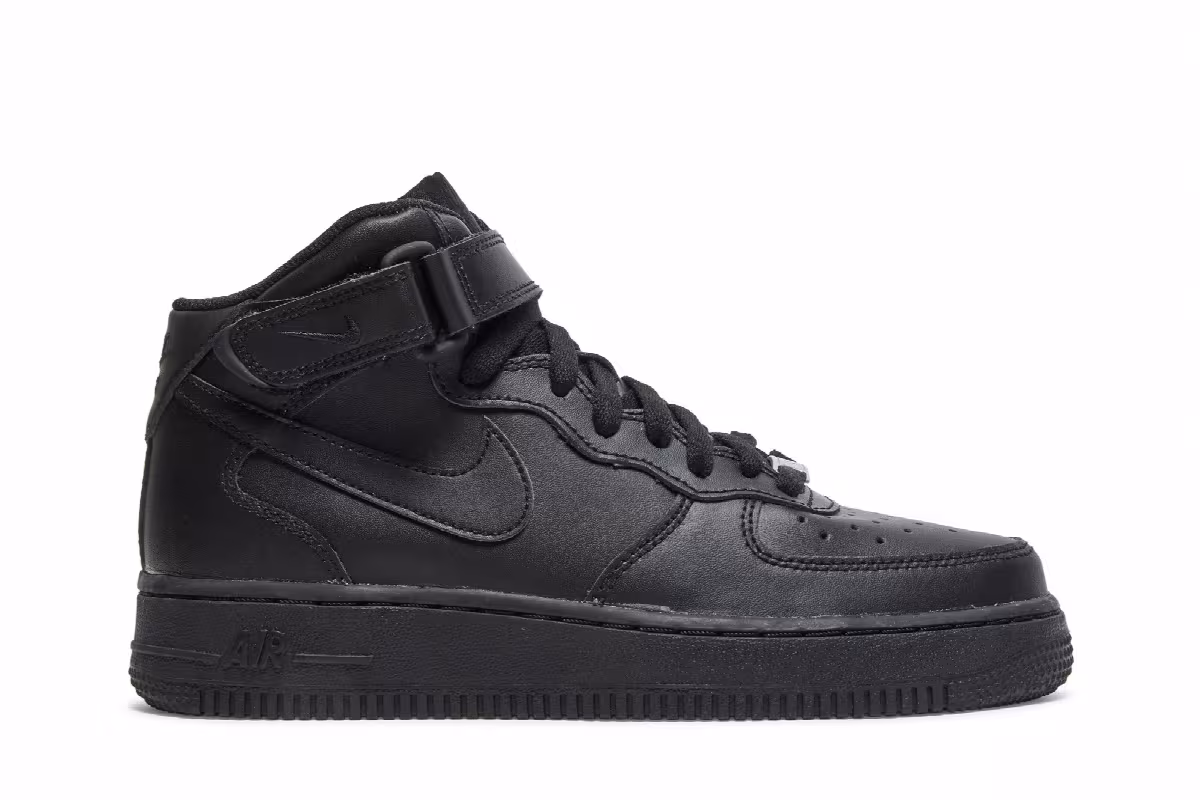 Nike Air Force 1 Mid LE GS Triple Black, view 2