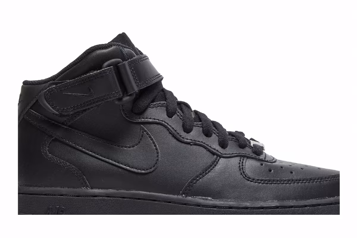 Nike Air Force 1 Mid LE GS Triple Black, view 3