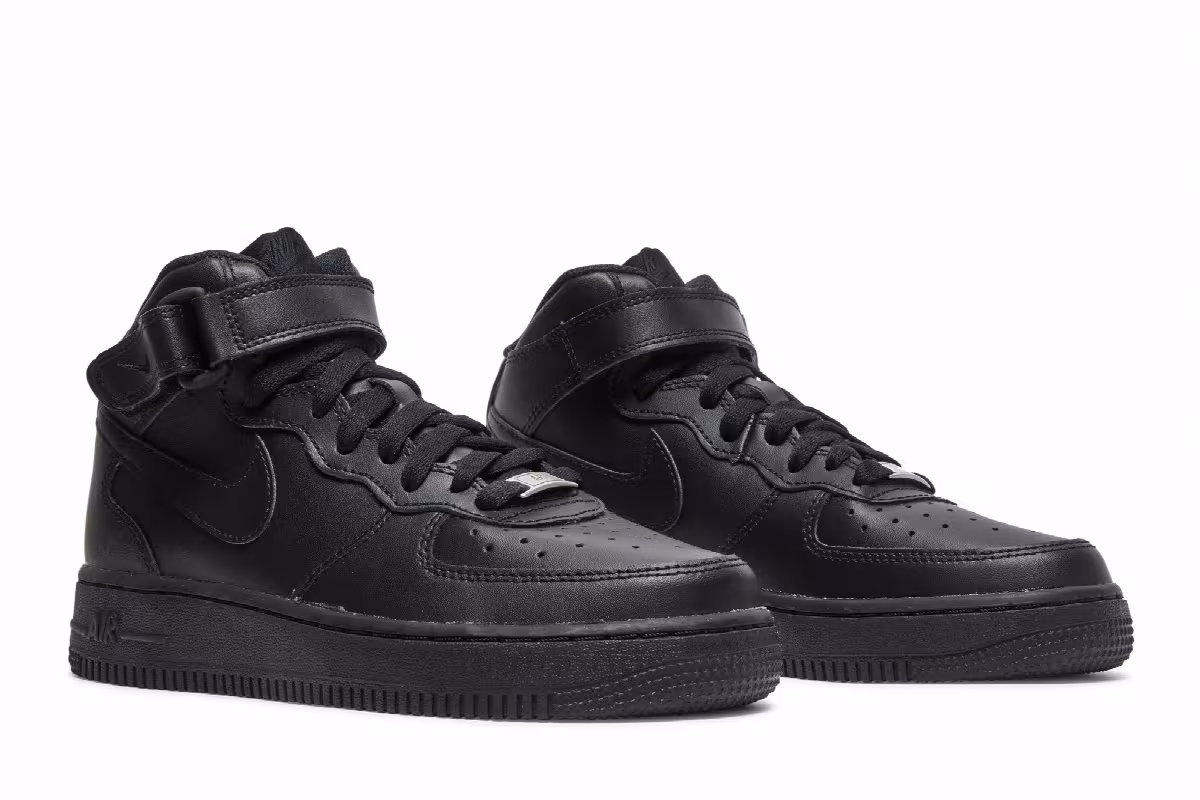 Nike Air Force 1 Mid LE GS Triple Black, view 9