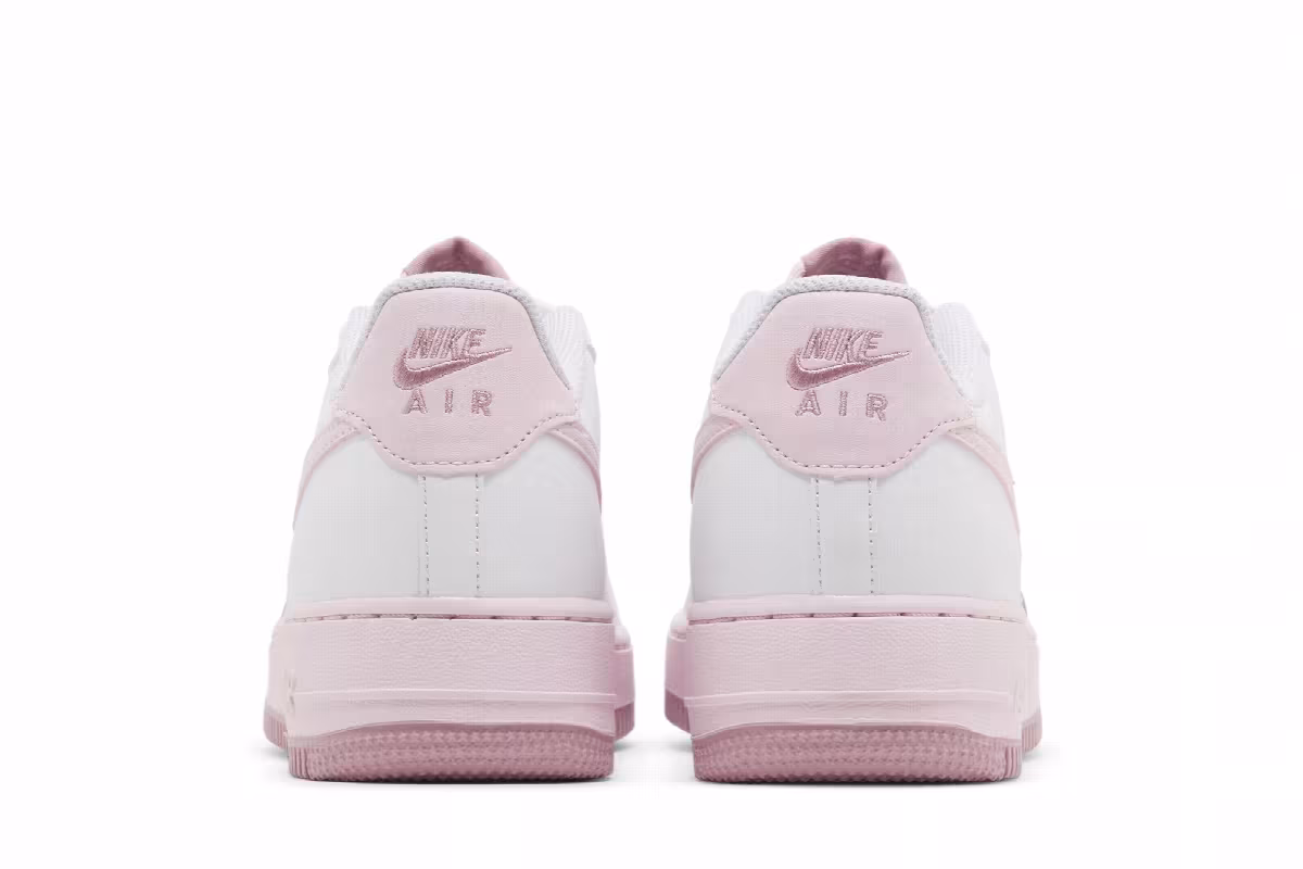 Nike Air Force 1 GS Valentine's Day 2024, view 7