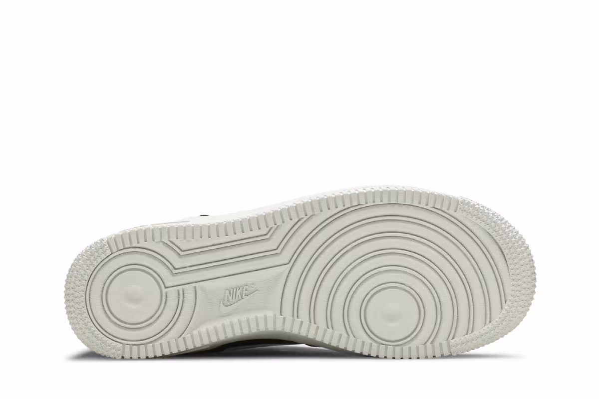 Nike Air Force 1 Low GS Flannel, view 5