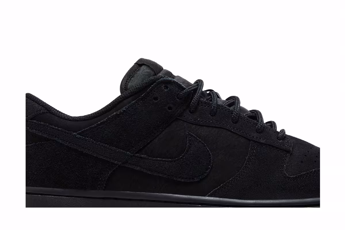 Nike Dunk Low SE Triple Black, view 3