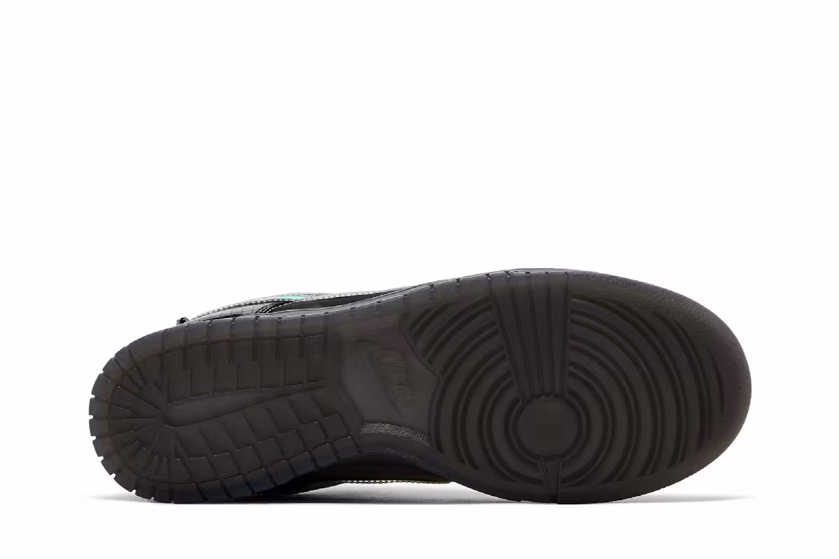 Nike Dunk Low Be True to Your DNA - Grey, view 5