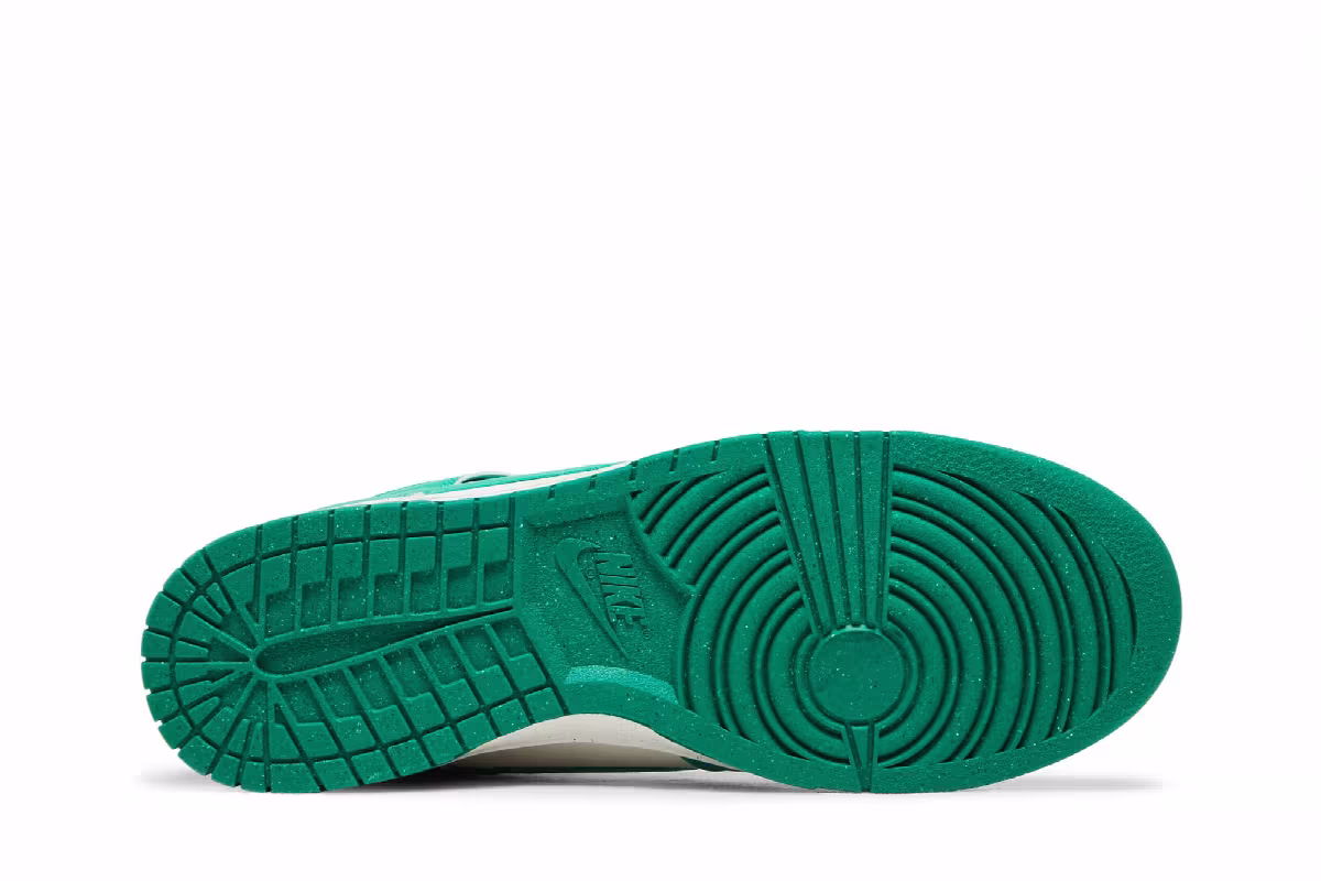 Nike Dunk High SE Stadium Green, view 5