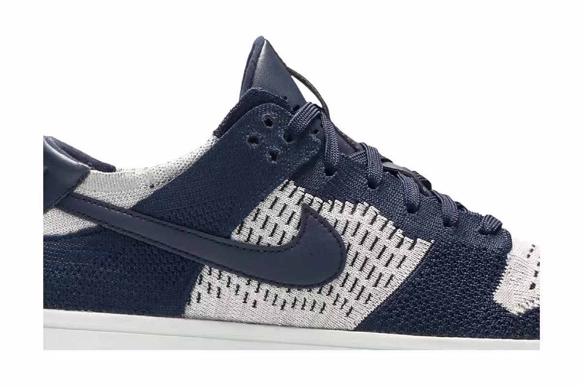 Nike Dunk Low Flyknit College Navy Platinum, view 3