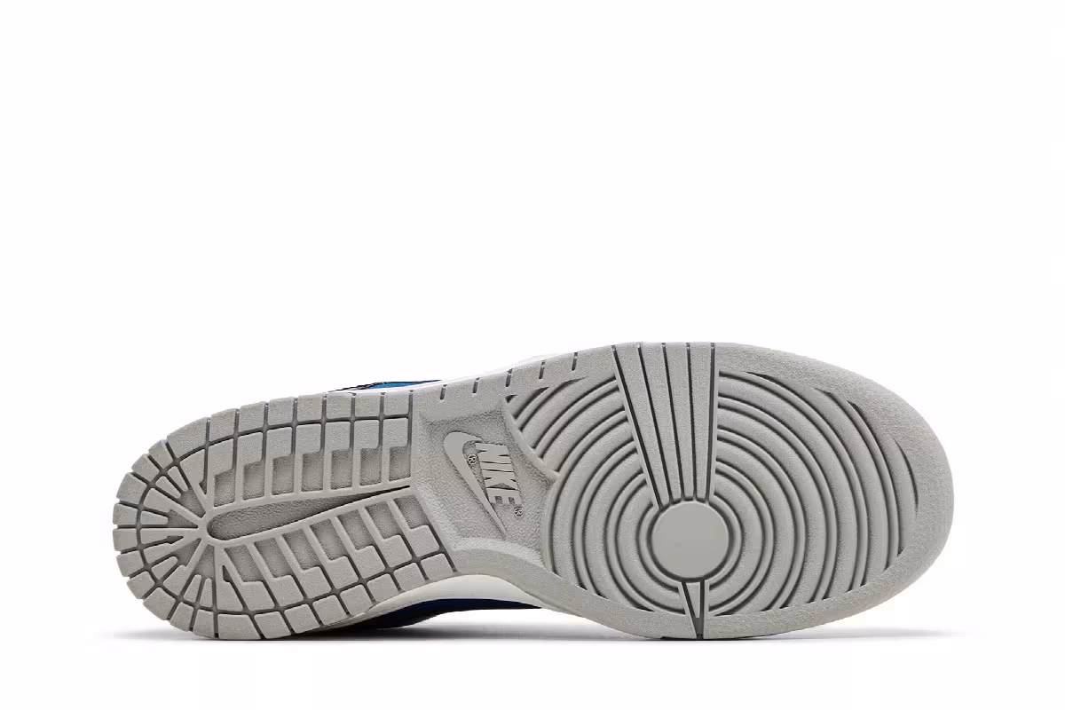 Nike Dunk Low, view 5