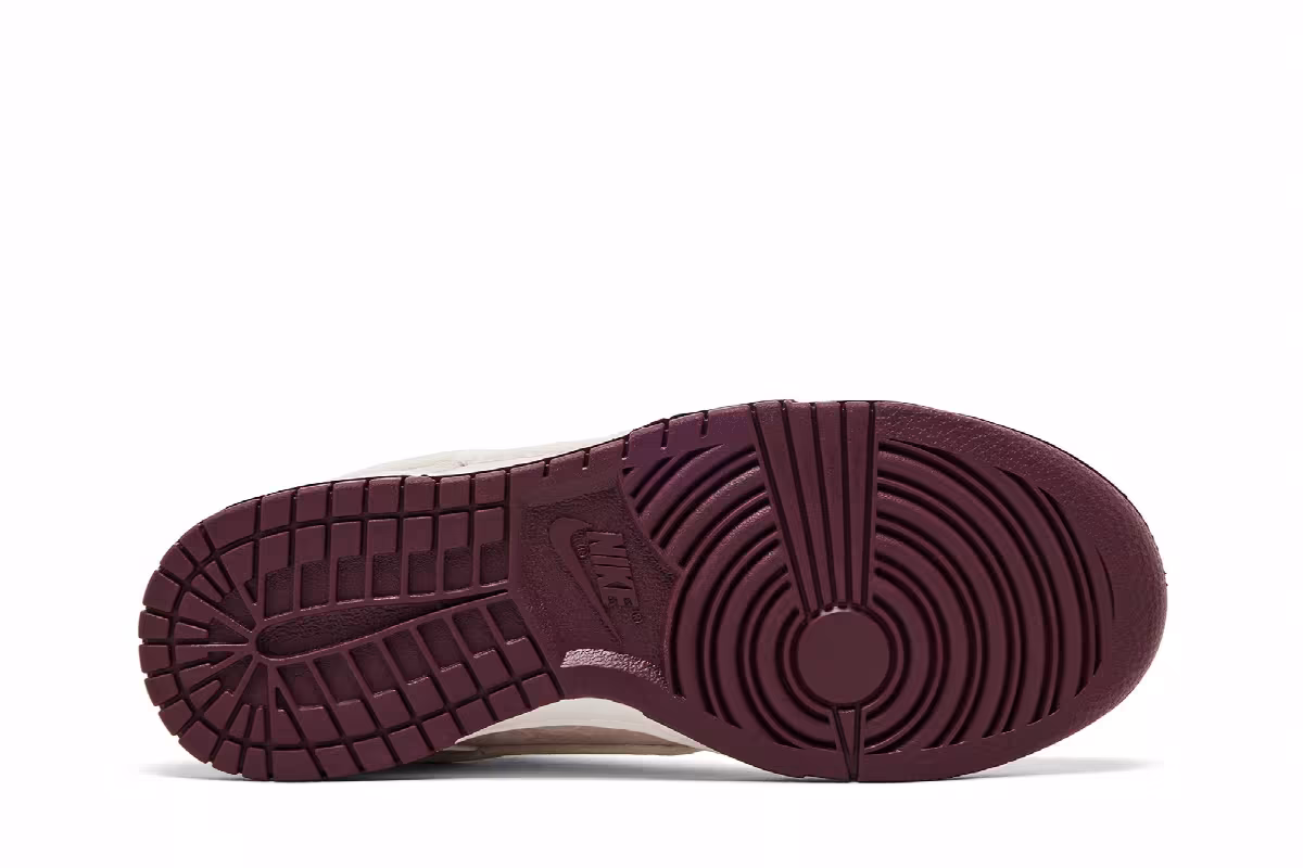 Nike Women's Dunk Low Valentine's Day 2026, view 5