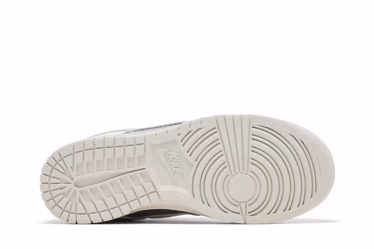 Nike Women's Dunk Low Next Nature Sheer Lace Pack - Metallic Platinum, view 5