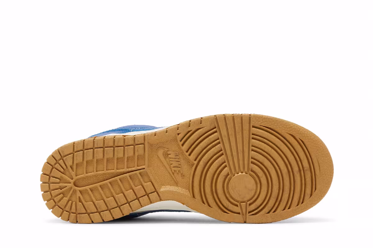 Nike Women's Dunk Low Kansas City Royals, view 5