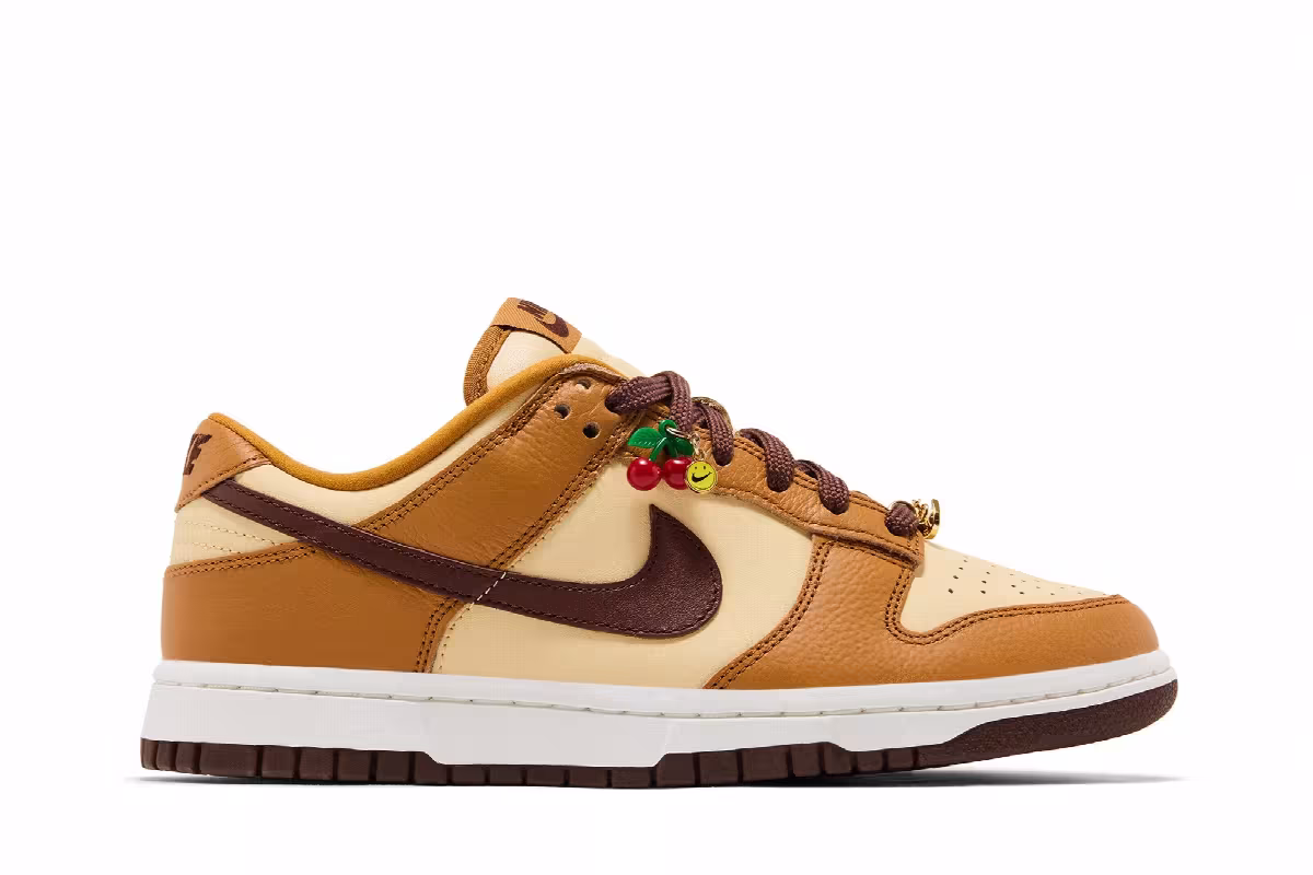 Nike Women's Dunk Low SE Desert Ochre Fauna Brown, view 2