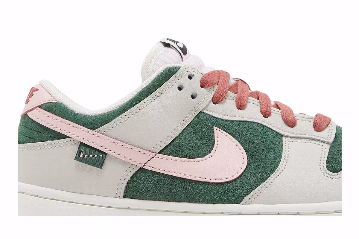 Nike Women's Dunk Low SE All Petals United, view 3