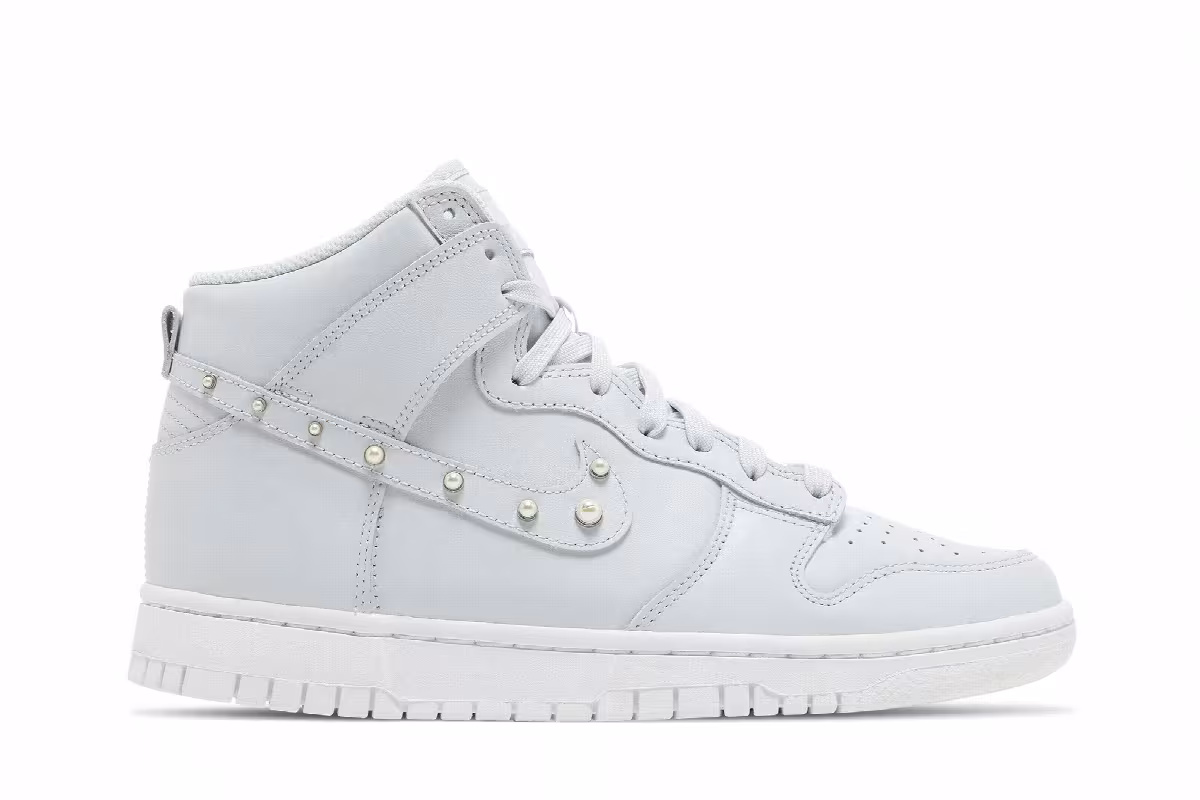 Nike Women's Dunk High SE Dons Pearls, view 2