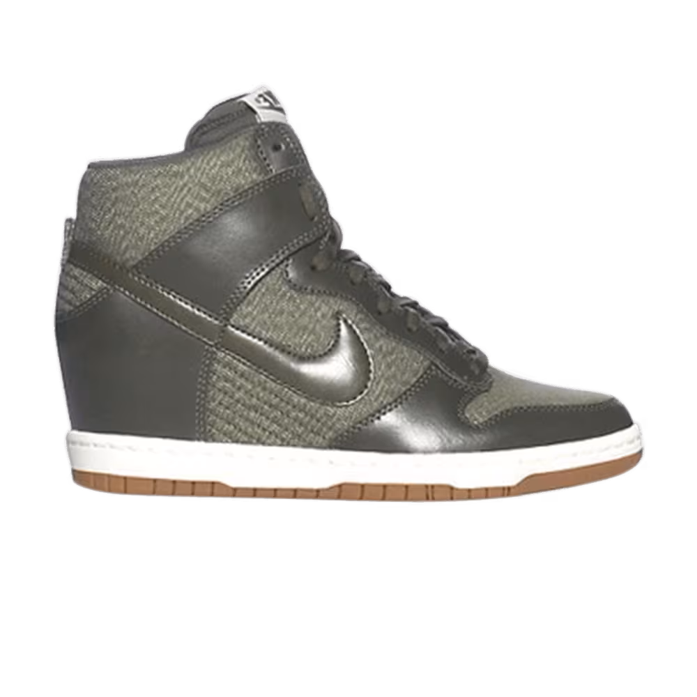 Nike Women's Dunk Sky Hi Essential