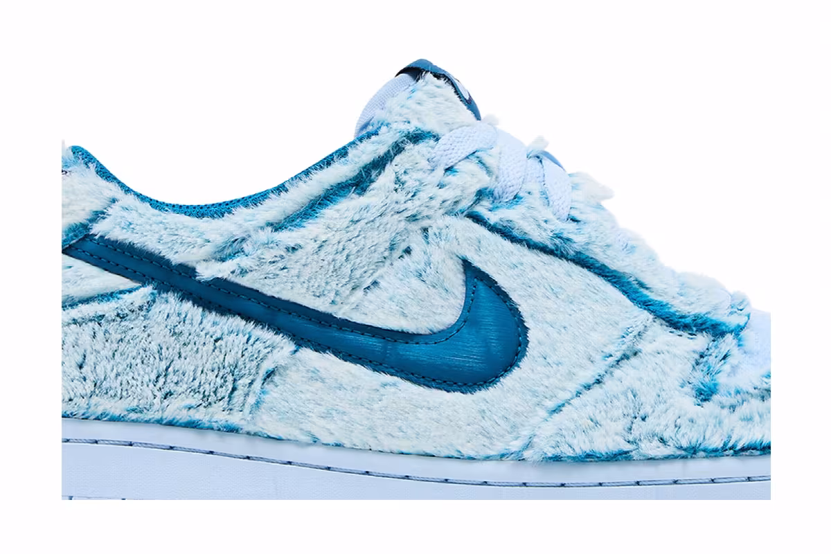 Nike Dunk Low GS Abominable Snowman, view 3