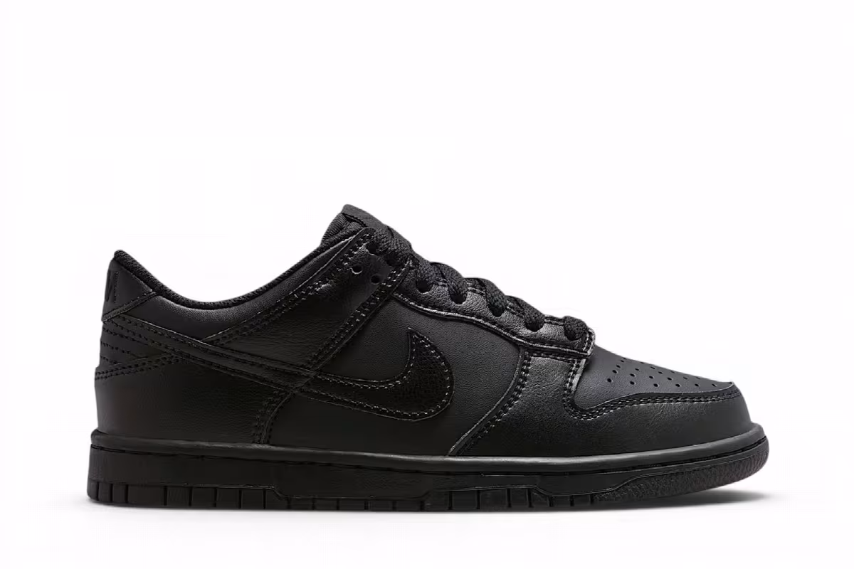 Nike Dunk Low GS Triple Black, view 2