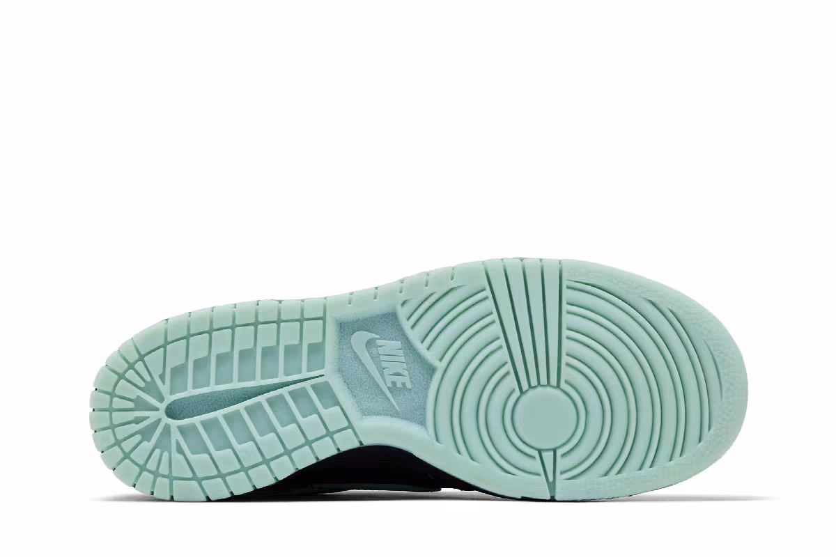Nike Dunk Low GS Wizard, view 5