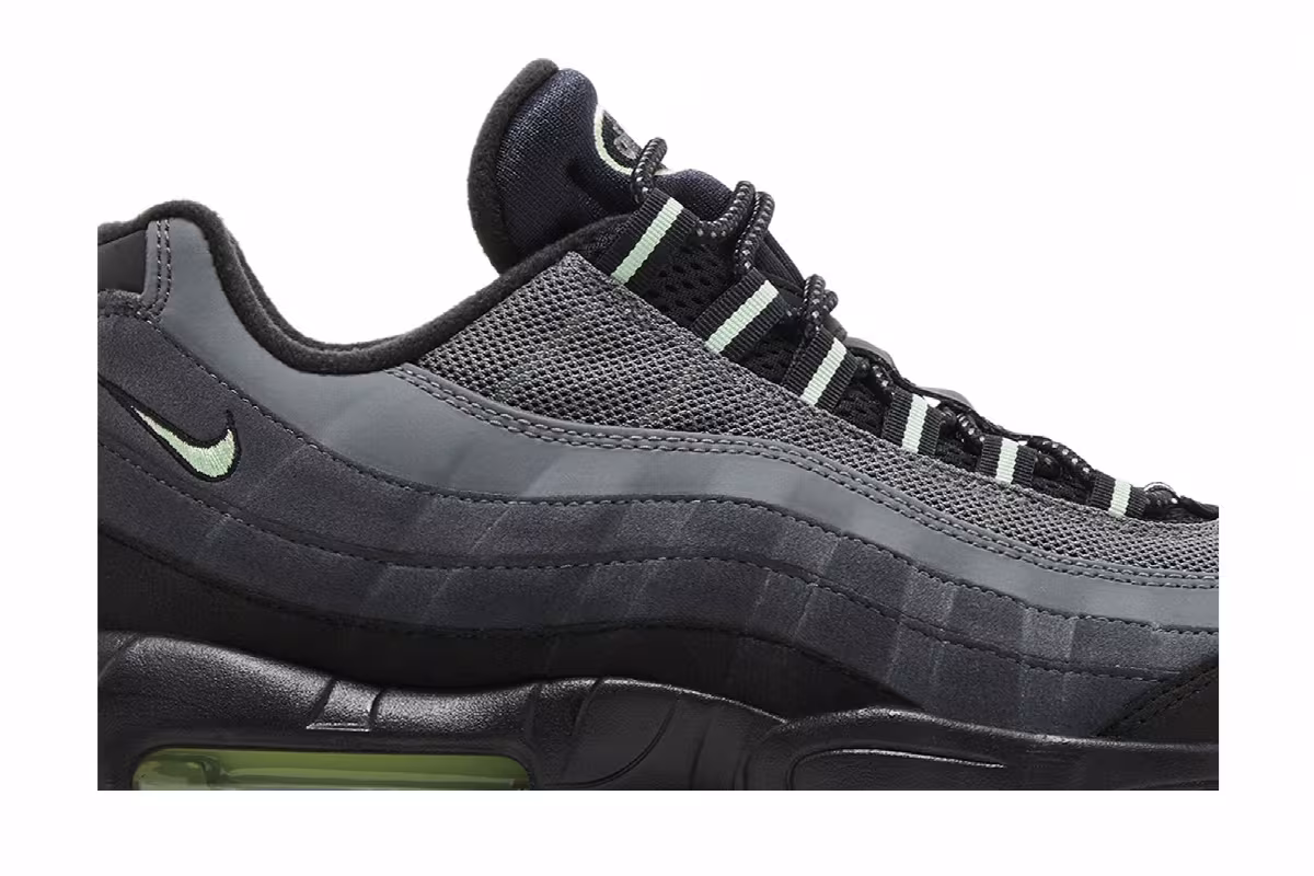Nike Air Max 95 Vapor Green, view 3