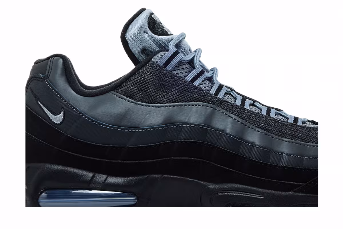 Nike Air Max 95 Black Metallic Silver, view 3