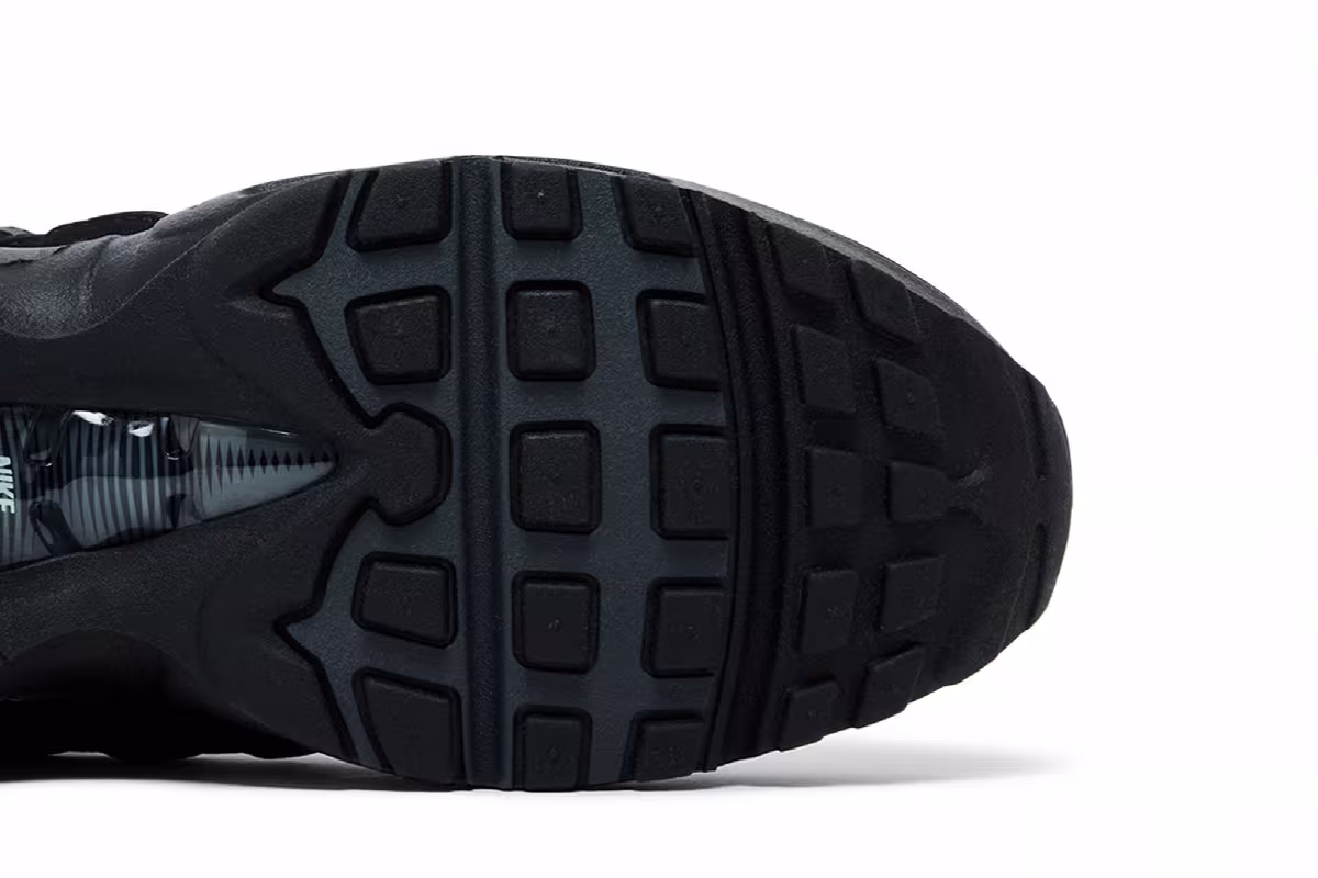Nike Air Max 95 Black Metallic Silver, view 6