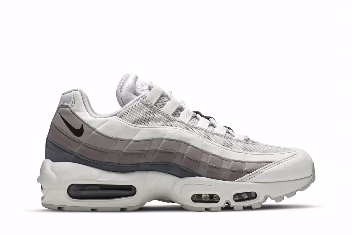 Nike Women's Air Max 95 Vast Grey, view 2