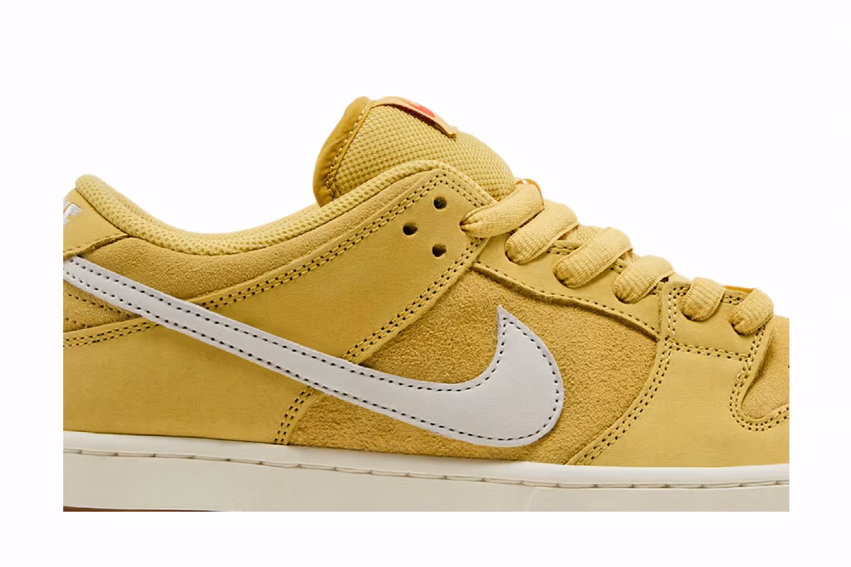 Nike Dunk Low Pro SB Saturn Gold, view 3