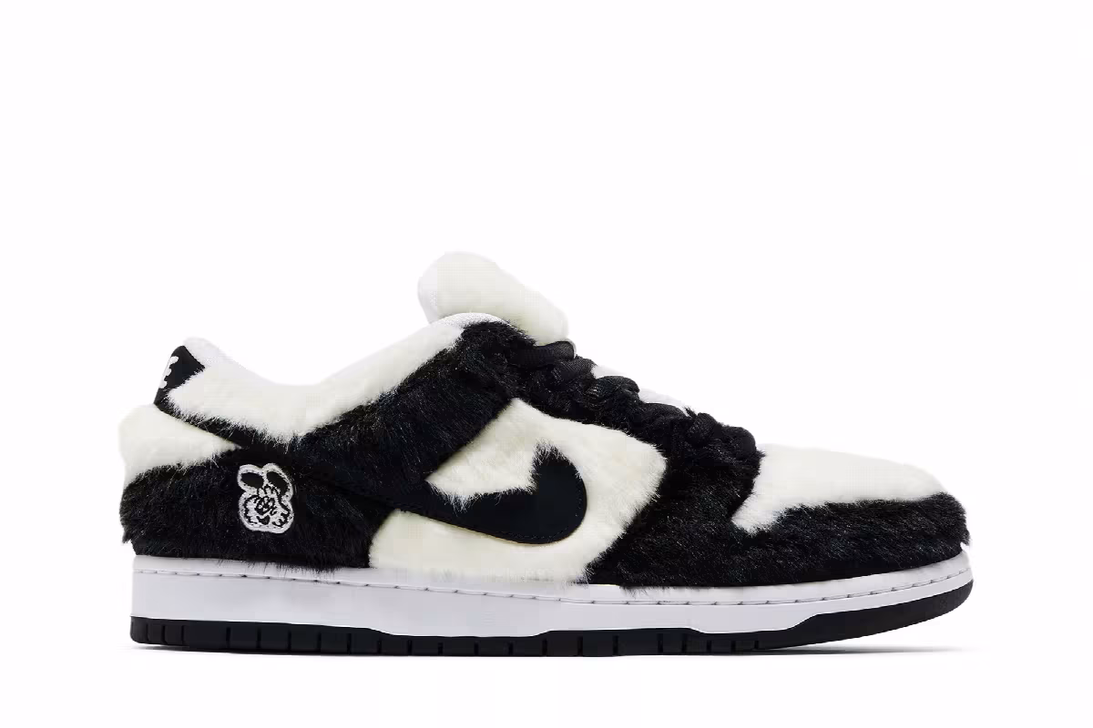 Verdy x Nike Dunk Low SB Vick, view 2