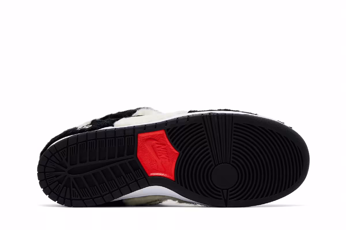 Verdy x Nike Dunk Low SB Vick, view 5