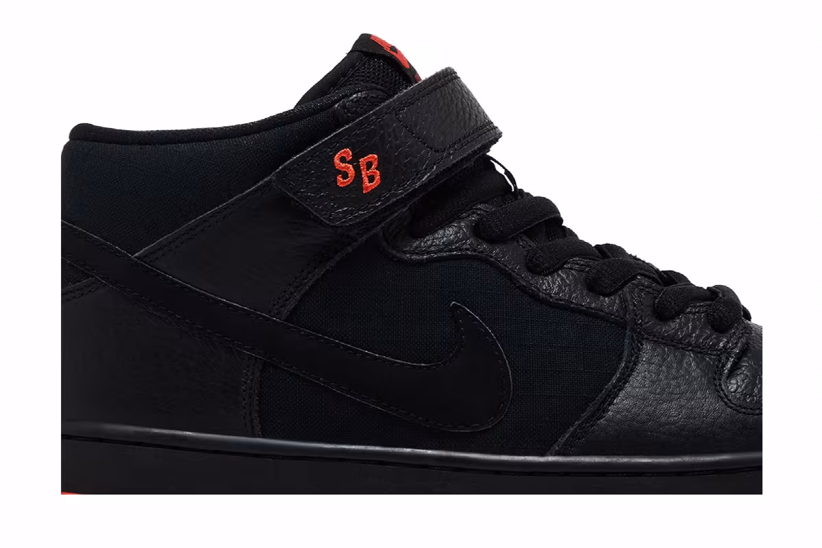 Nike Dunk Mid Pro SB Halloween, view 3