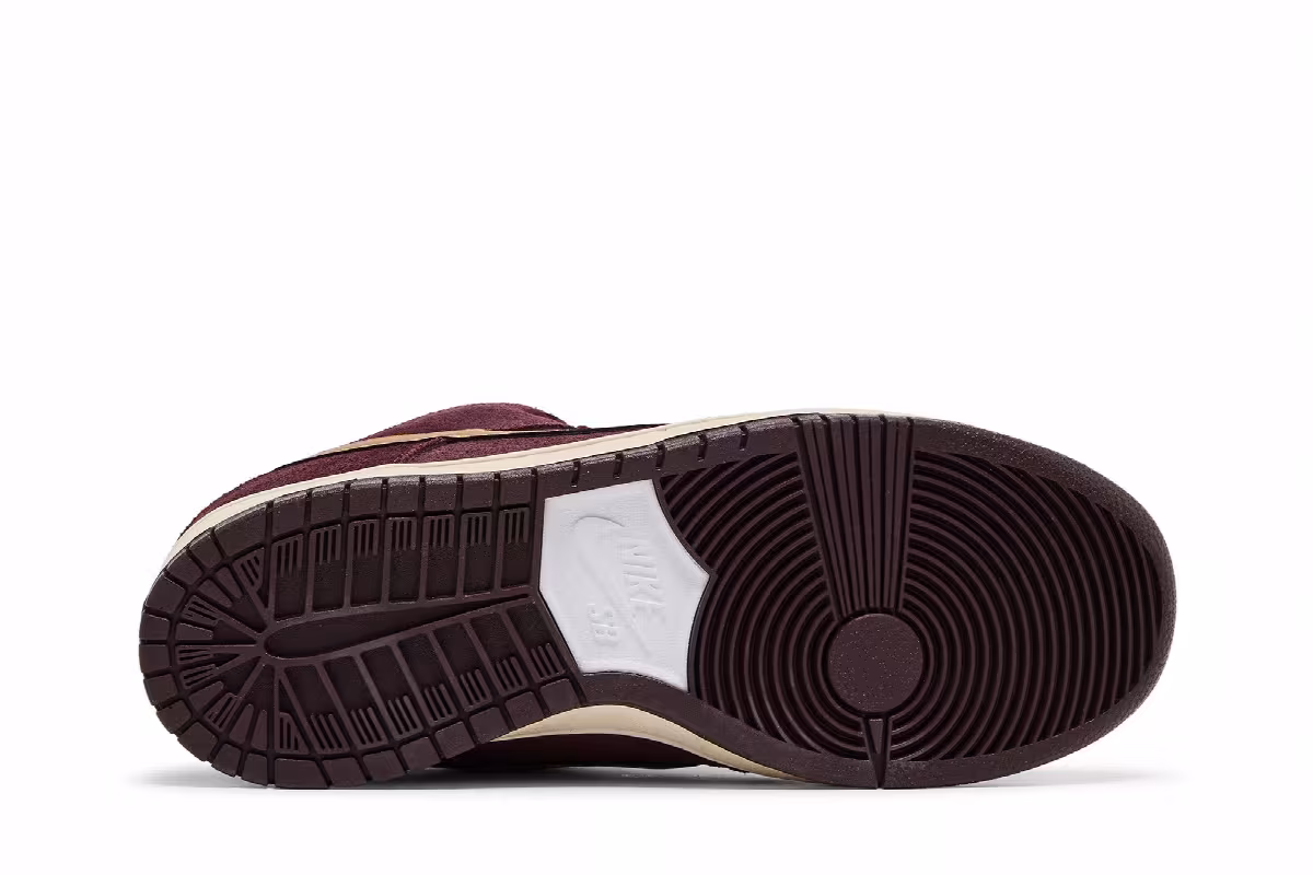 Nike Dunk Low Pro SB UK Passport, view 5