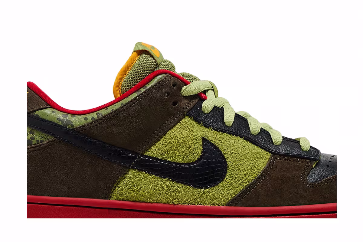 Nike Dunk Low Premium SB Asparagus, view 3