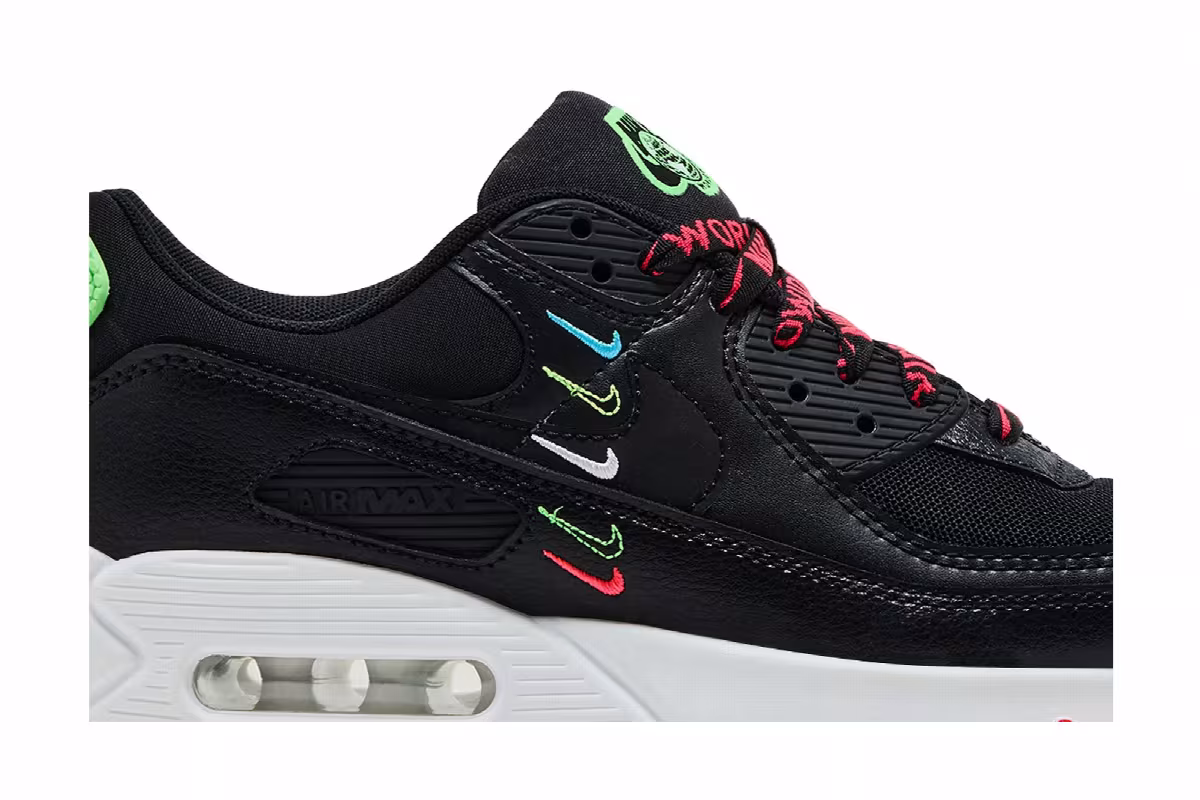 Nike Women's Air Max 90 SE Worldwide Pack - Black Flash, view 3