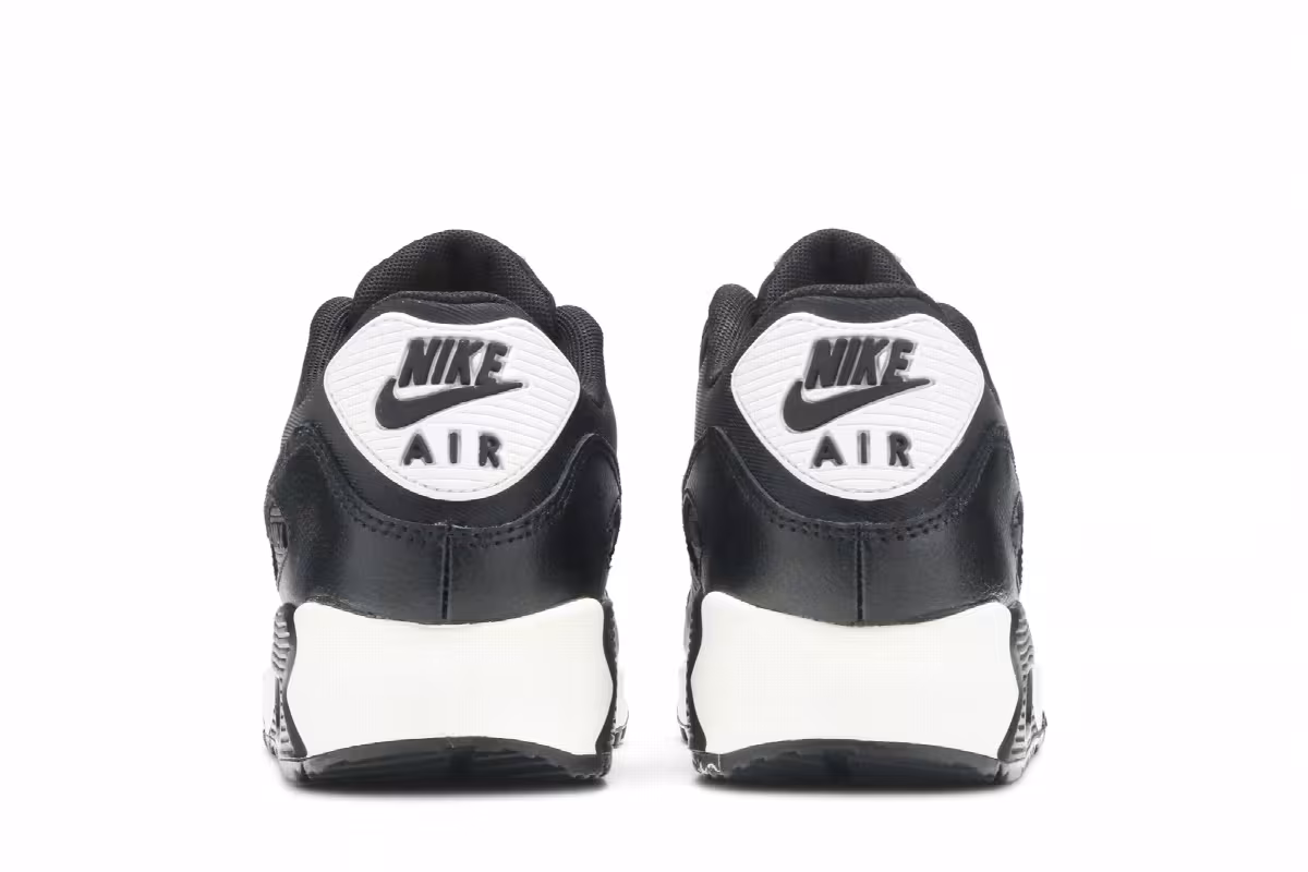 Nike Women's Air Max 90 Essential Metallic Silver, view 7