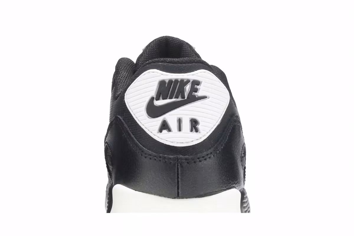 Nike Women's Air Max 90 Essential Metallic Silver, view 8